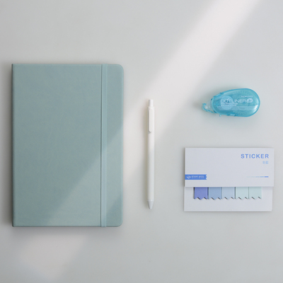 whatever A5硬面方格横线点阵空白网格绑带5x5道林纸文艺清新学生