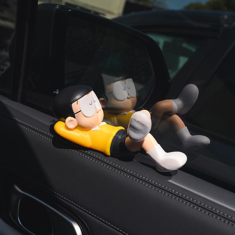汽车小摆件2023新款车载中控台男高级感车上睡觉大雄车内装饰用品