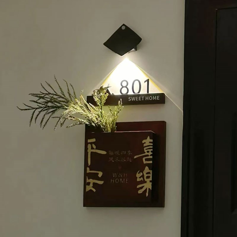 家用入户门牌刻字平安喜乐民宿包间包厢牌木质创意挂牌木牌子插花