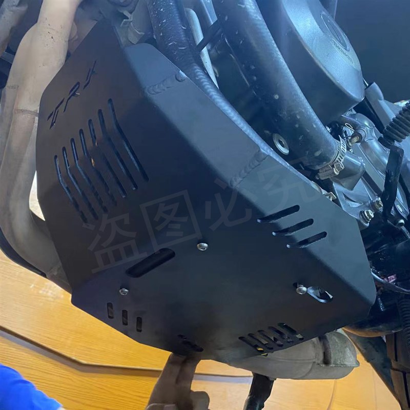 适用贝纳利TRK2金鹏2x改装配件防护底板发动机护板底盘保护罩