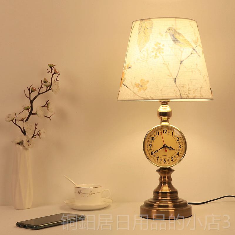 高档室欧式复古台灯卧头房间美式简约饰灯装具床灯饰古铜色带钟表