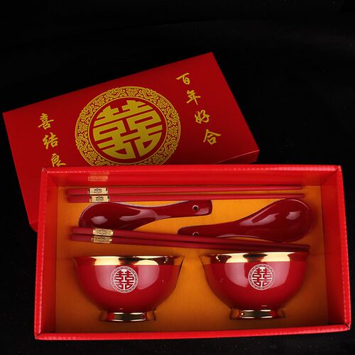 婚庆用品结婚陪嫁全红囍碗高脚红碗一对大金边雕刻喜碗酒红陶瓷碗 - 封面