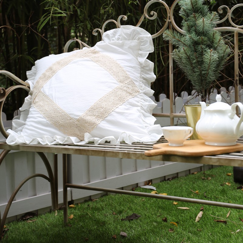 鸢尾乡旅法式乡村风格白色棉布大荷叶边抱枕靠垫沙发枕车用飘窗