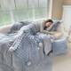款 兔用毛绒奶绒毛球抱枕被轻奢牛办公室午睡被新子二合一车靠QLT