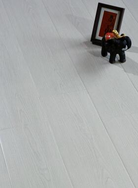 磨强化复合木地板耐防水897家用酒店鱼拼奶风灰色碳晶地油板1骨2m