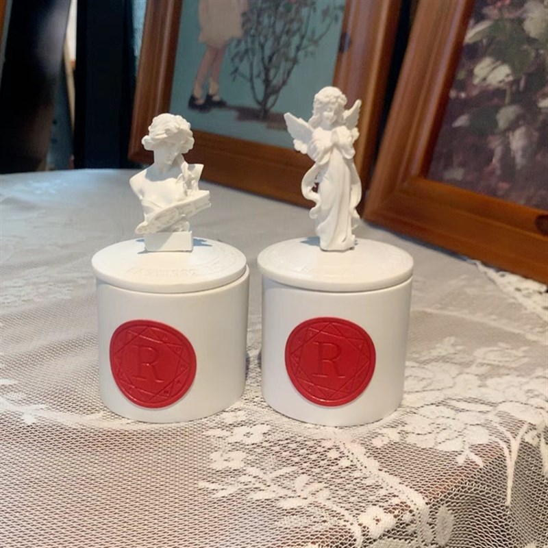 2个雕像香薰蜡烛