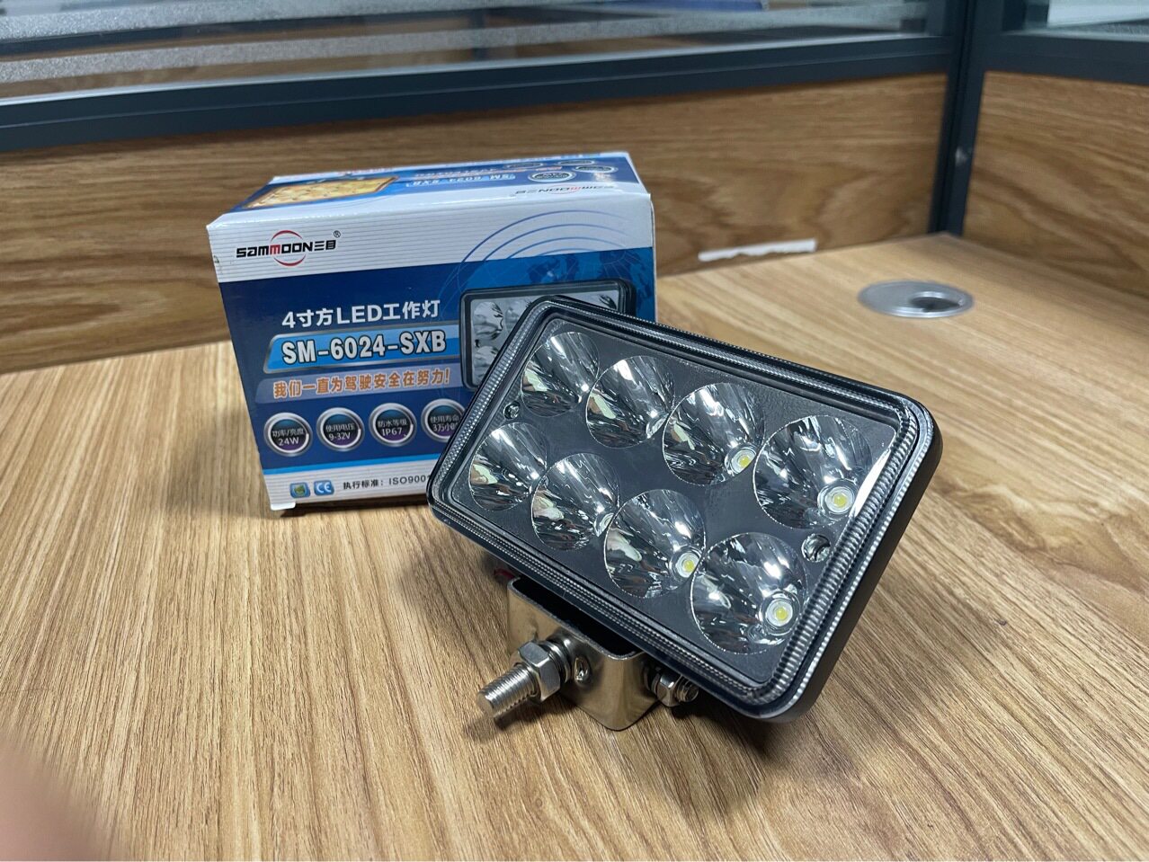 4寸led工作灯越野工程车8珠24W方12V24v前照杠检修灯白光