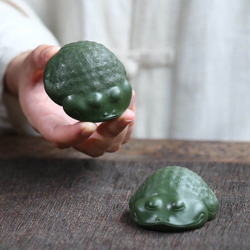 宜兴紫砂茶宠金蟾可爱茶玩可养创意绿泥蟾蜍茶盘摆件功夫茶具配件