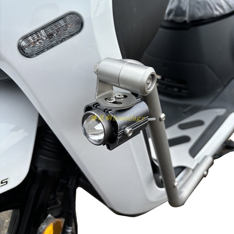 适用三阳蜂鸟CLBCU1护杠保险杠杠博奥达脚踏板射灯支架改装