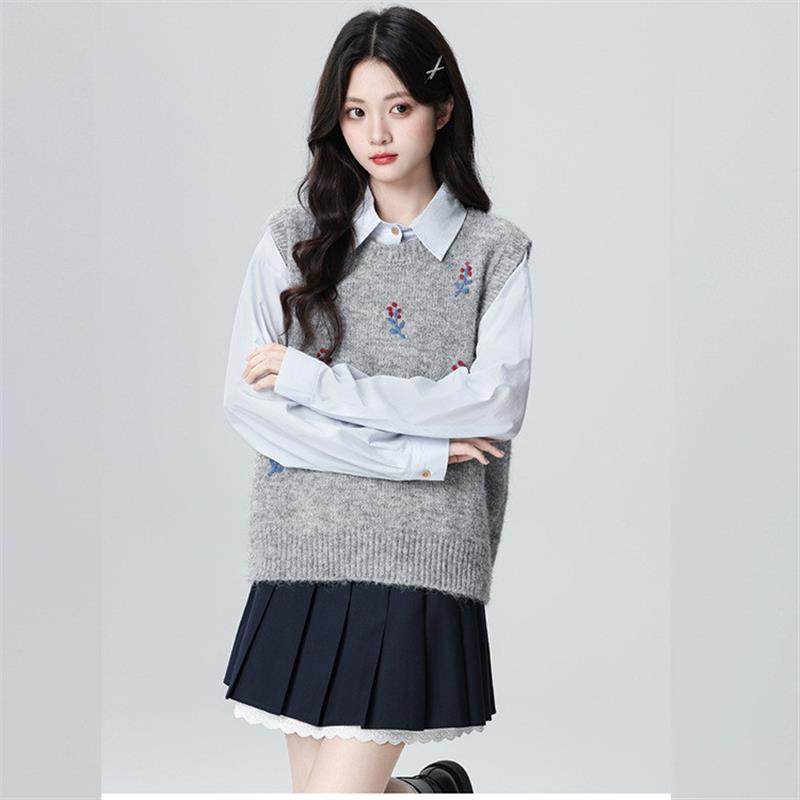 灰色坎肩针织叠穿马甲背心女春秋秋冬韩系毛衣时尚刺绣可爱