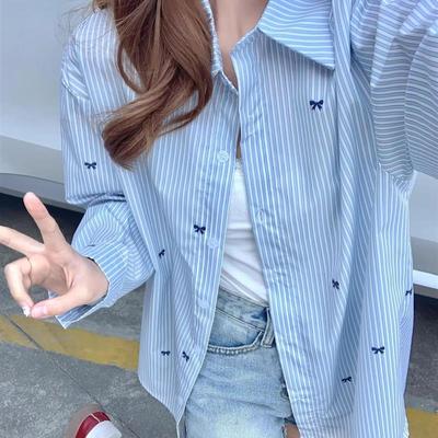 韩系蓝色条纹长袖衬衫女春秋蝴蝶印花中长款独特超好看衬衣上衣
