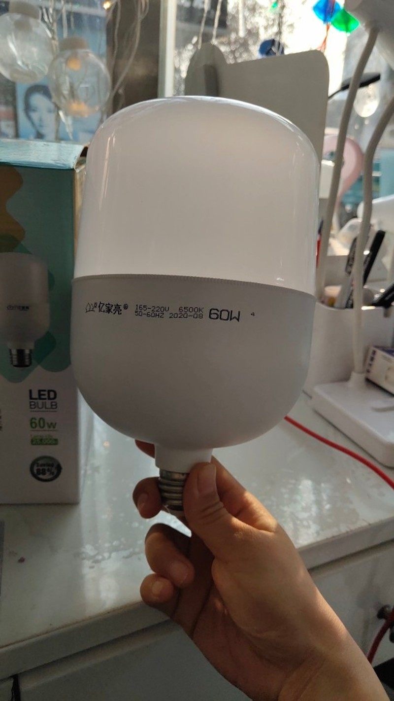 亿家亮60瓦亚明led灯泡e27客厅仓库灯高亮白光螺口工厂大功率球泡