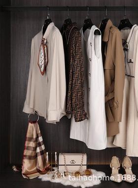 样间衣帽板间衣服板样房软装服饰22.10.6梳妆柜台装饰摆件展厅衣