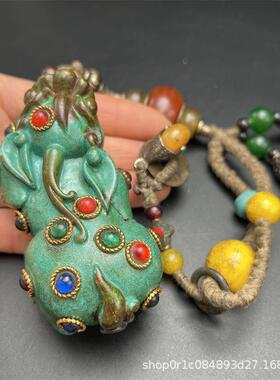 收藏仿老松石貔貅手把玩件男士文玩休合成绿松古JVC石皮手抓件把