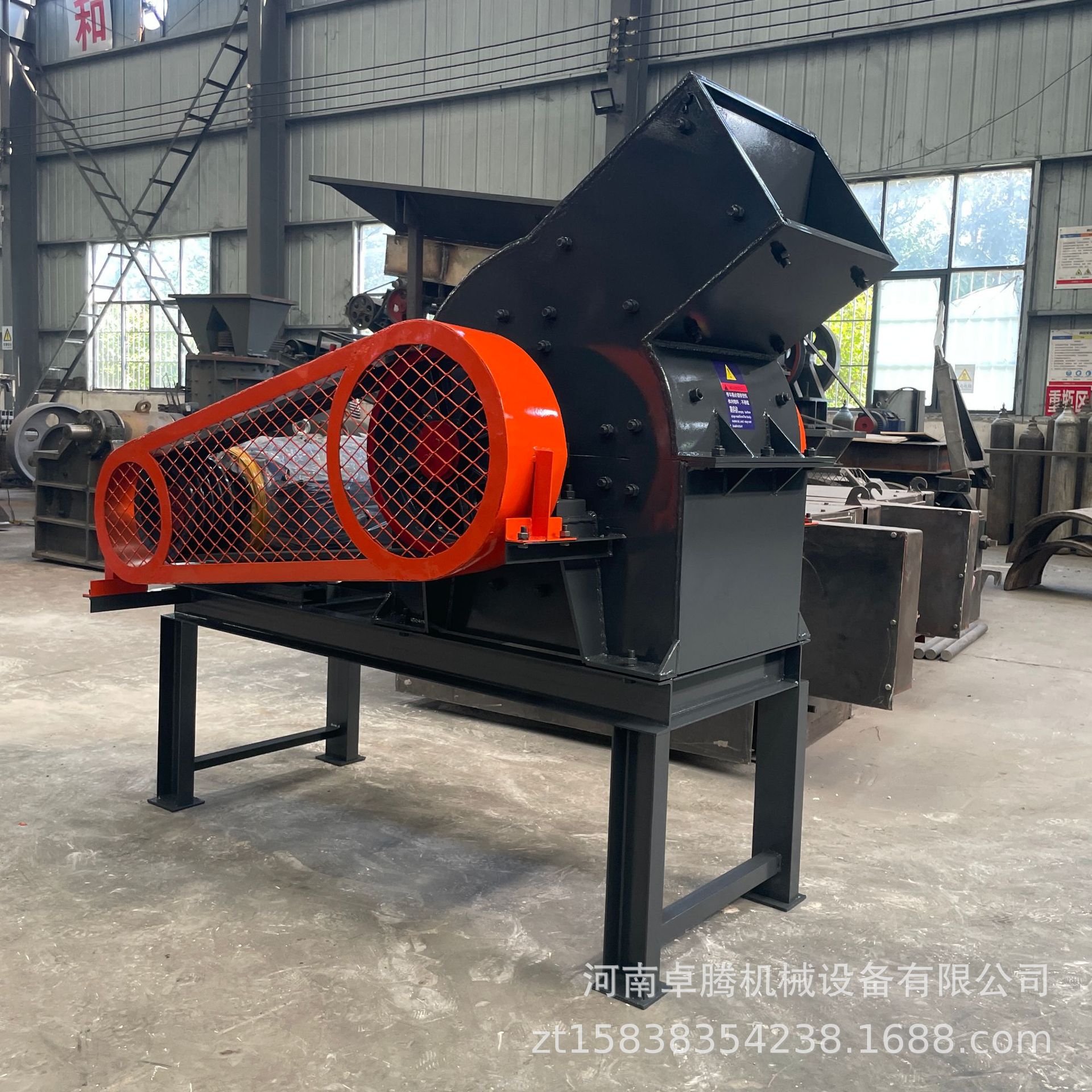小型碎石机移动式破碎机道路用黄沙锤式制砂机建筑垃圾铜渣粉碎机