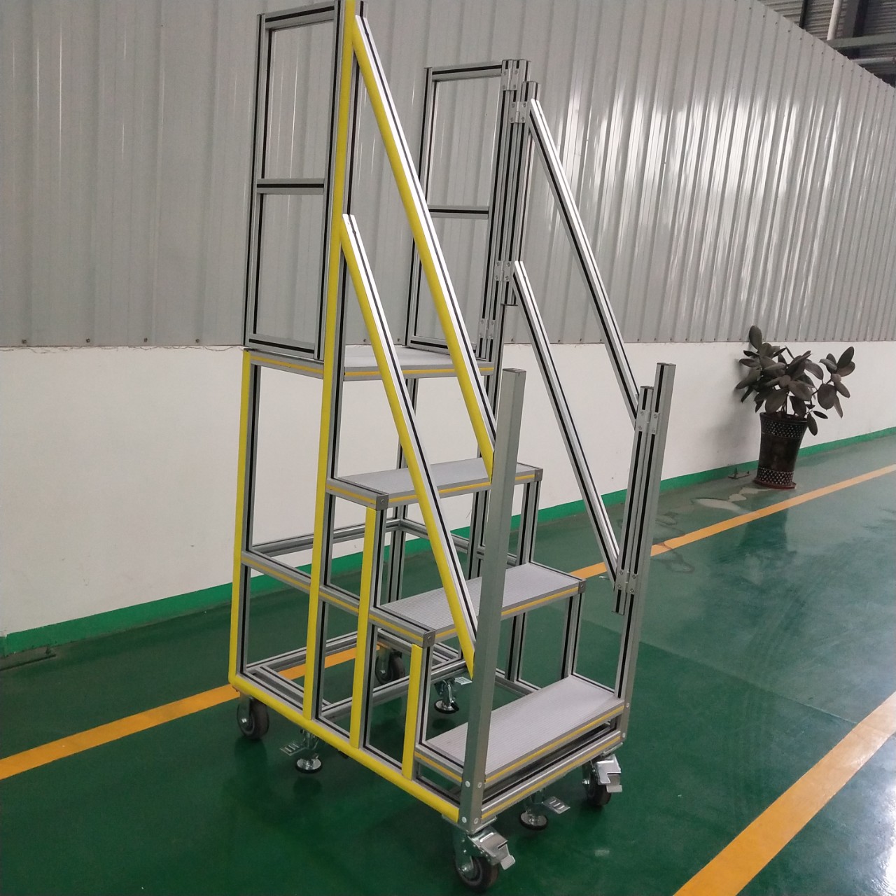 成都工业铝型材一梯凳二梯凳三梯凳四梯机背参观工作梯生产厂家