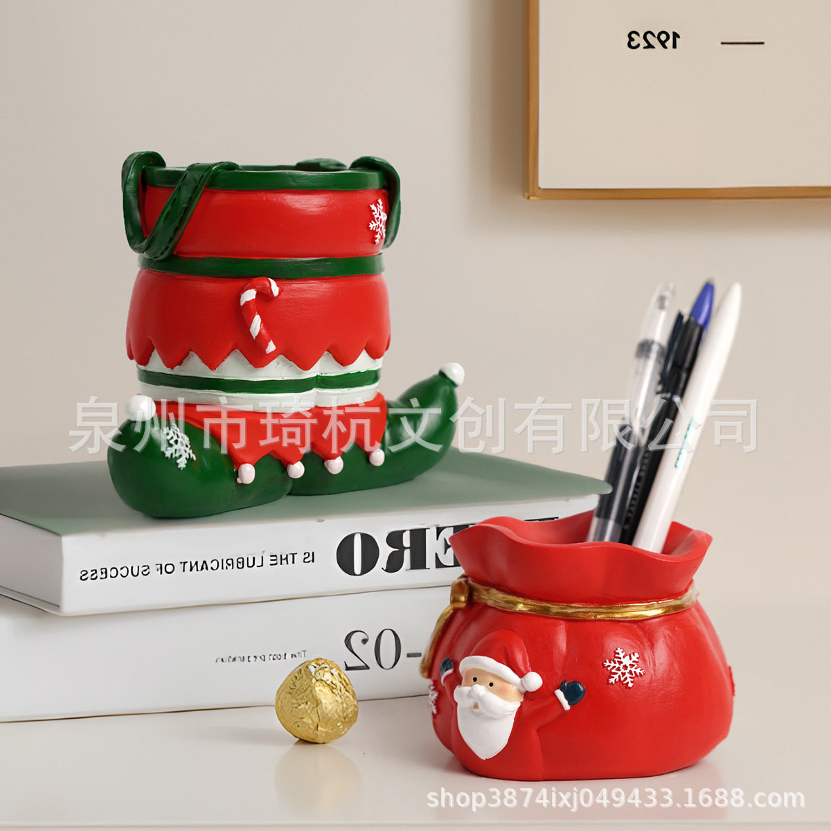 跨境热销圣诞节新品摆件圣诞袜笔筒圣诞树脂花盆笔筒多肉花盆装饰