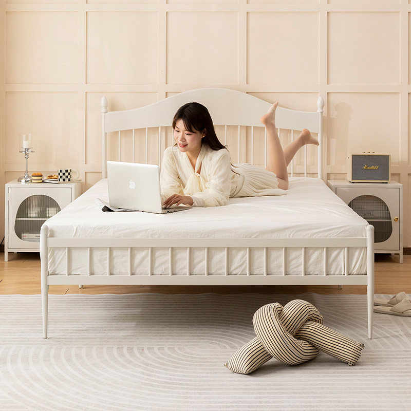 奶油风铁艺儿童床1.8双人床现代简约铁架床1.2小户型单人床女男孩