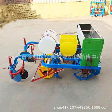 花生两行覆膜播种机四轮车配套农用膜上打孔施肥精播机效果好