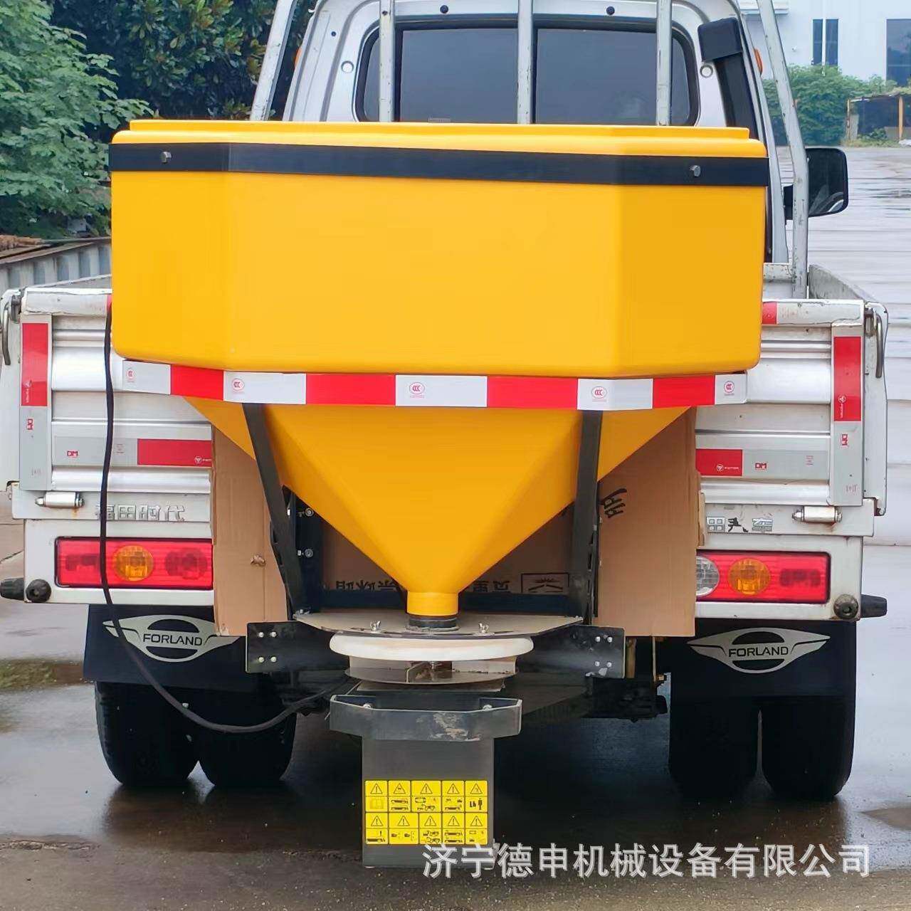 车载理式雪撒布机环融市政卫路面积雪清洒布设备离心式汽油1撒盐