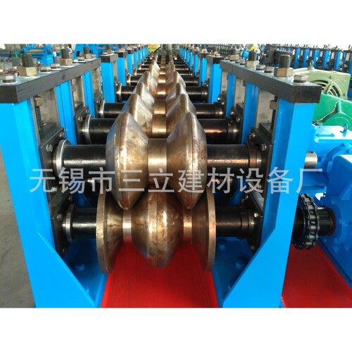 厂家生产二波护栏板成型机设备，高速公路护栏压型设备