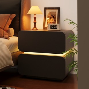 纯实木带灯床头柜家用卧室2025新款小型中古奶油风现代简约床边柜