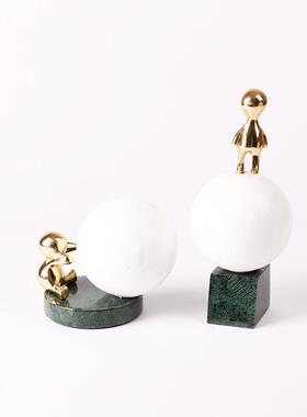 代简约大理现石圆球人装物样卡通摆ZYV件板间儿童房间卧室书架软