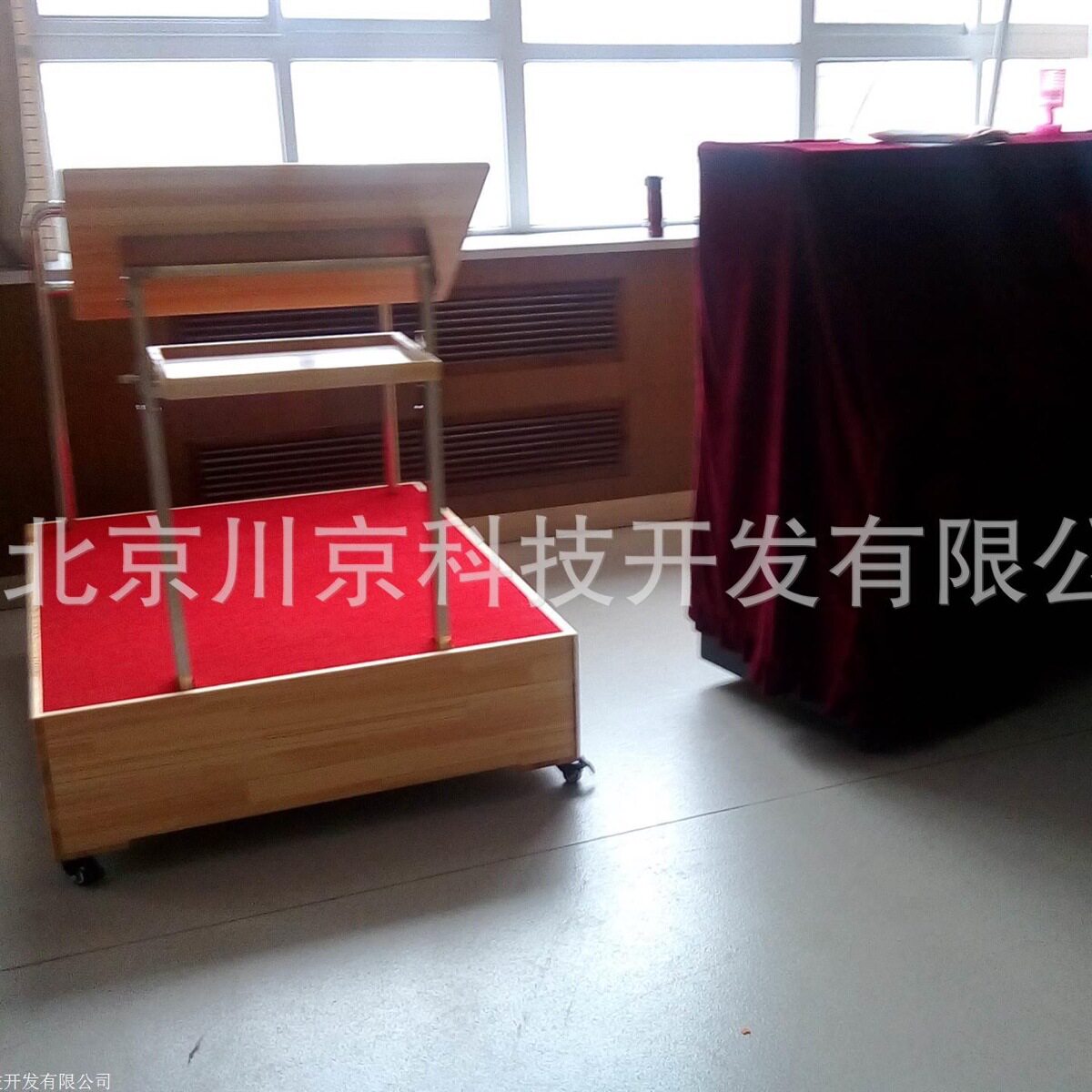 2音乐乐队乐团合唱指挥台音乐会合唱演出谱架木制站台不锈钢护栏