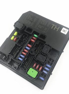 汽车保险盒284B7EDT03TA1T4A1TT4BA1TT2A284B7ED1T4DEY93A6L0A