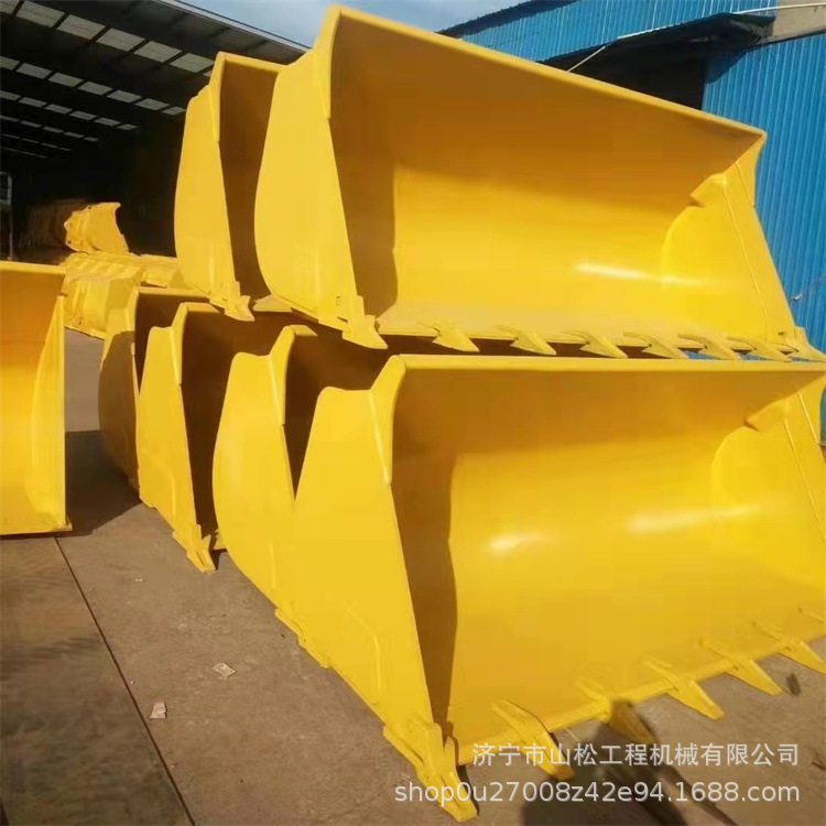 龙工装载机加大斗加固岩石斗