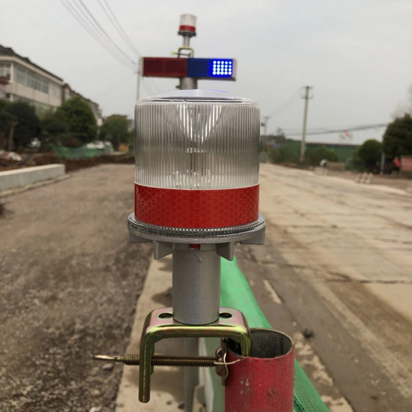 太阳能警示灯LED交通信号灯道路施工频闪爆闪路障灯户外塔吊桥梁