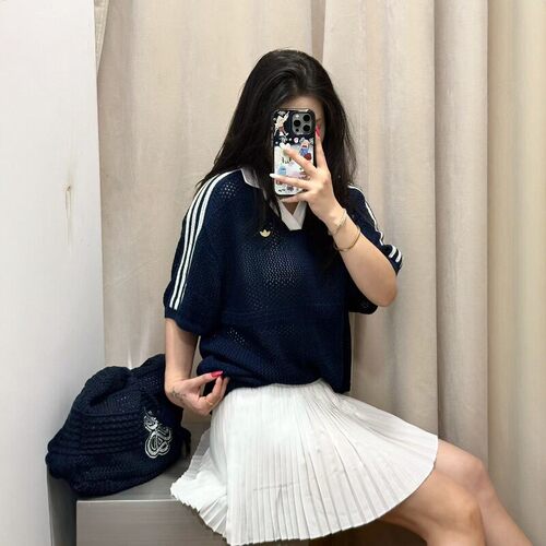 阿迪达斯三叶草男女南法假日度假风镂空针织V领短袖POLO衫 KW5685