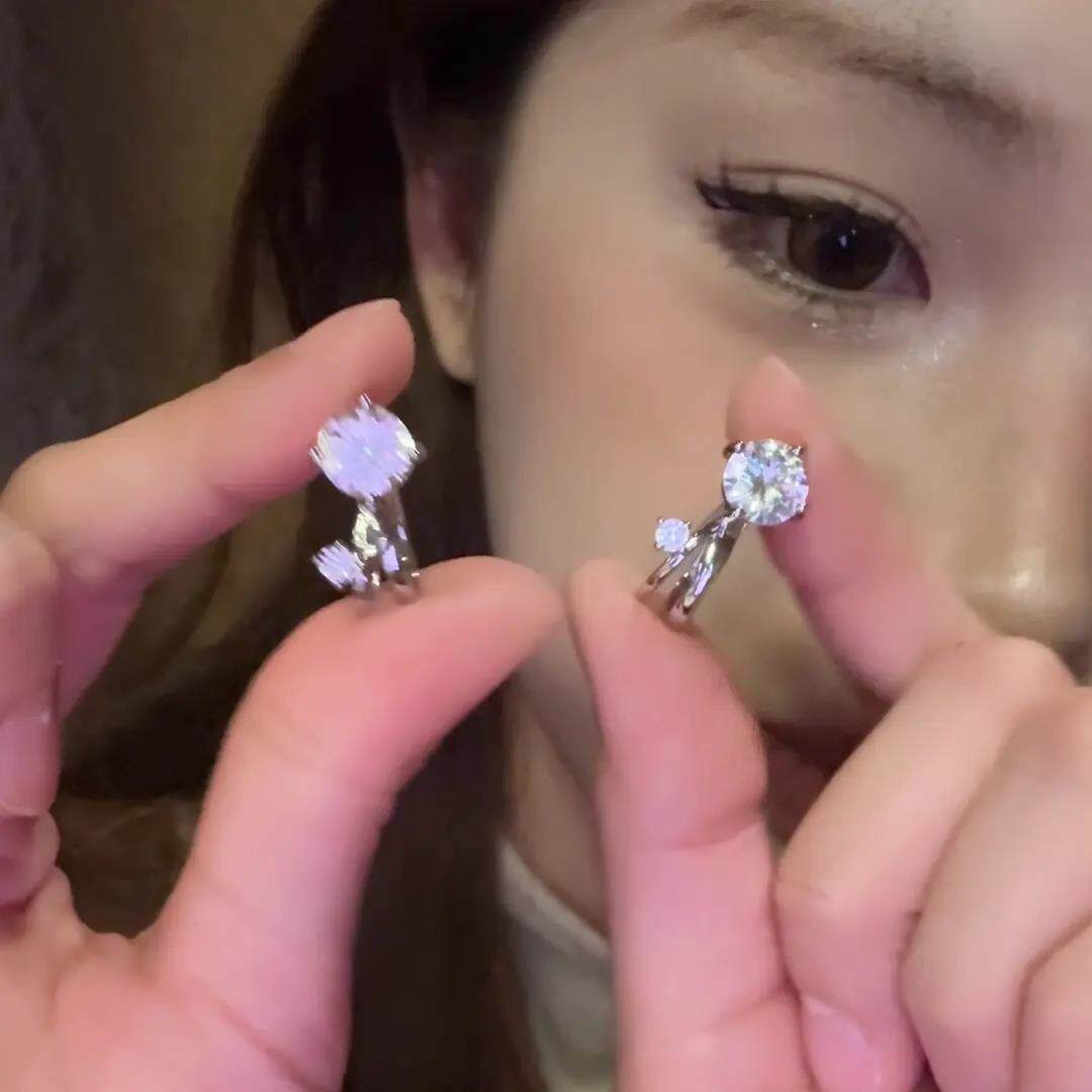 【下单立减50】铜合金合成锆石耳饰小灯泡闪锆耳骨夹无耳洞耳夹DJ