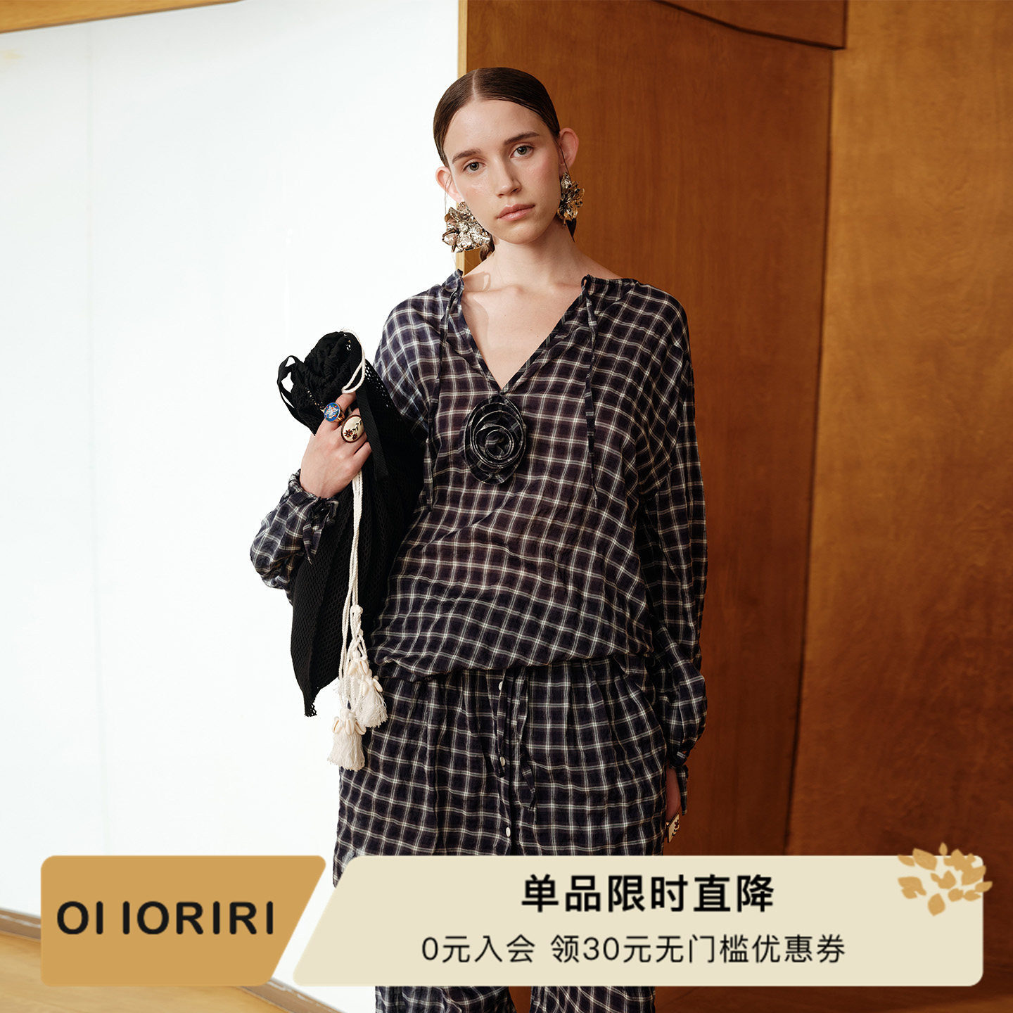 OIIORIRI立体玫瑰花圆领衬衫