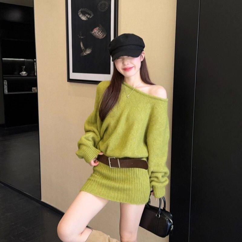 妹斜肩长袖针织毛衣连衣裙女秋冬季性感纯欲风收腰显瘦包臀短裙