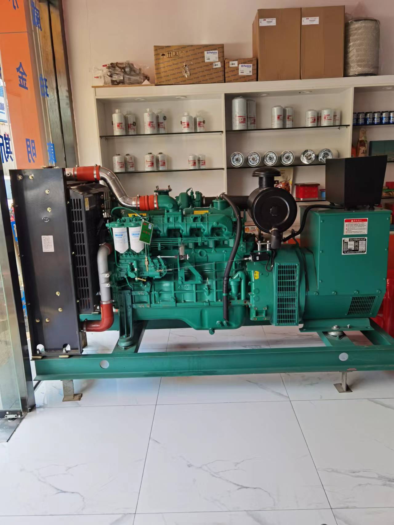玉柴150KW柴油发电机组带铜水箱
