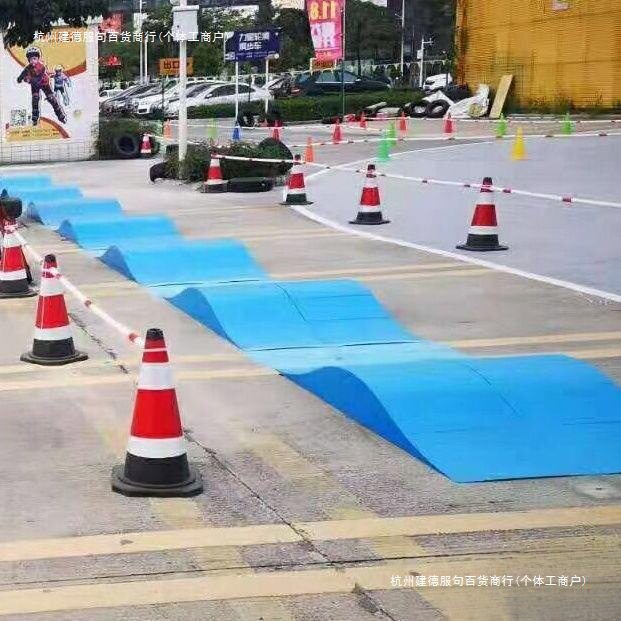 儿童轮滑滑板波浪跑道室内外