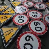 LED交通设施警示灯太阳能限制速度标志安全指示标志牌