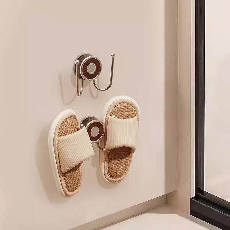 免打孔浴室拖鞋挂架吸盘壁挂式卫生间拖鞋沥水架拖鞋收纳置物架子
