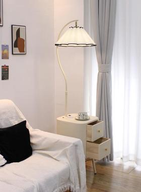 围奶油风卧室地灯客厅网红灯沙发旁落茶几氛感床75972头柜台一体