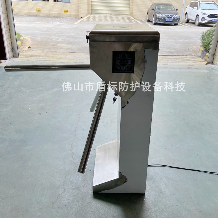 小区出入人行匝道机门禁刷?