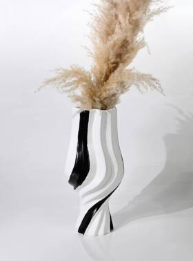 现代简约树脂黑品白线条扭转FXI花器花瓶装饰创意摆件面关样玄桌