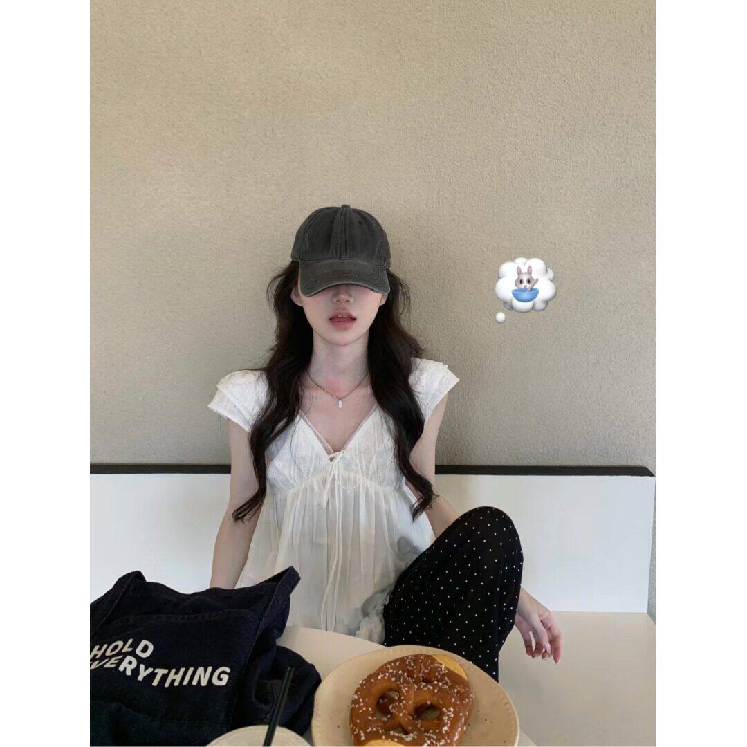 法式甜酱V领蕾丝拼接提花打揽小飞袖娃娃衫夏宽松显瘦度假风上衣
