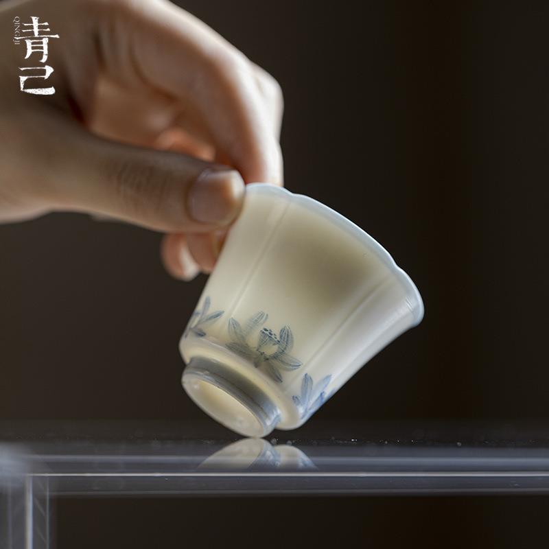 青己 青花釉下彩睡莲环绕品茗杯 玉泥白瓷功夫茶具家用茶杯单杯