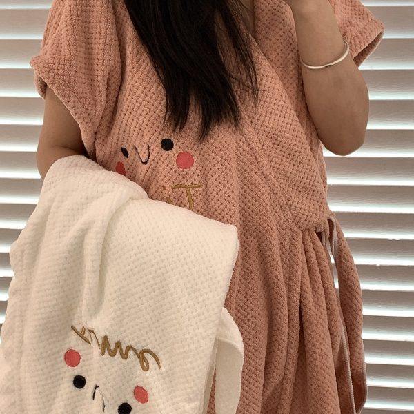 笑脸浴衣珊瑚绒浴袍浴巾女可爱洗澡沐浴吸水速干浴裙学可爱家用