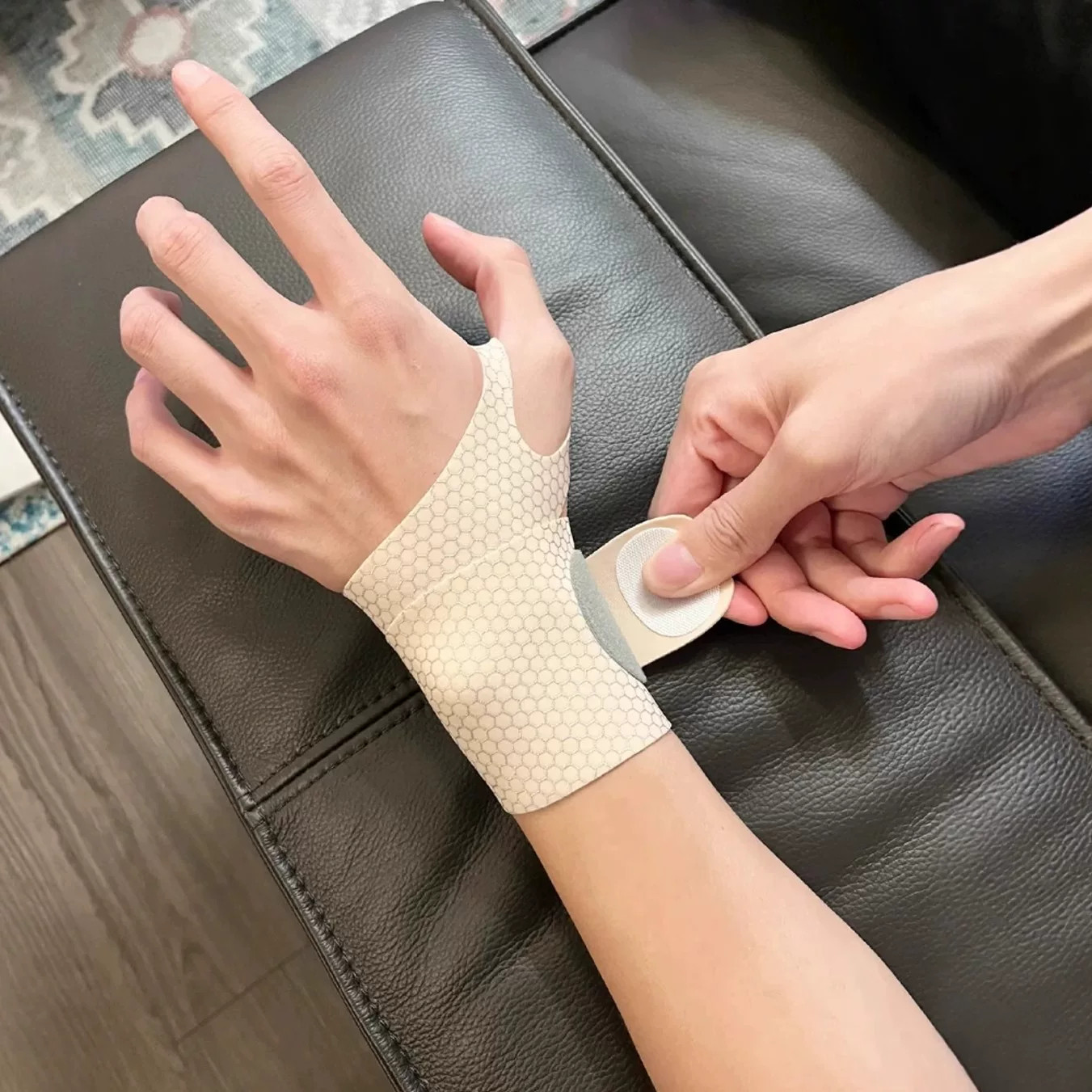 运动护腕绑带男女通用健身防护腱鞘护套羽毛球篮球俯卧撑透气弹力