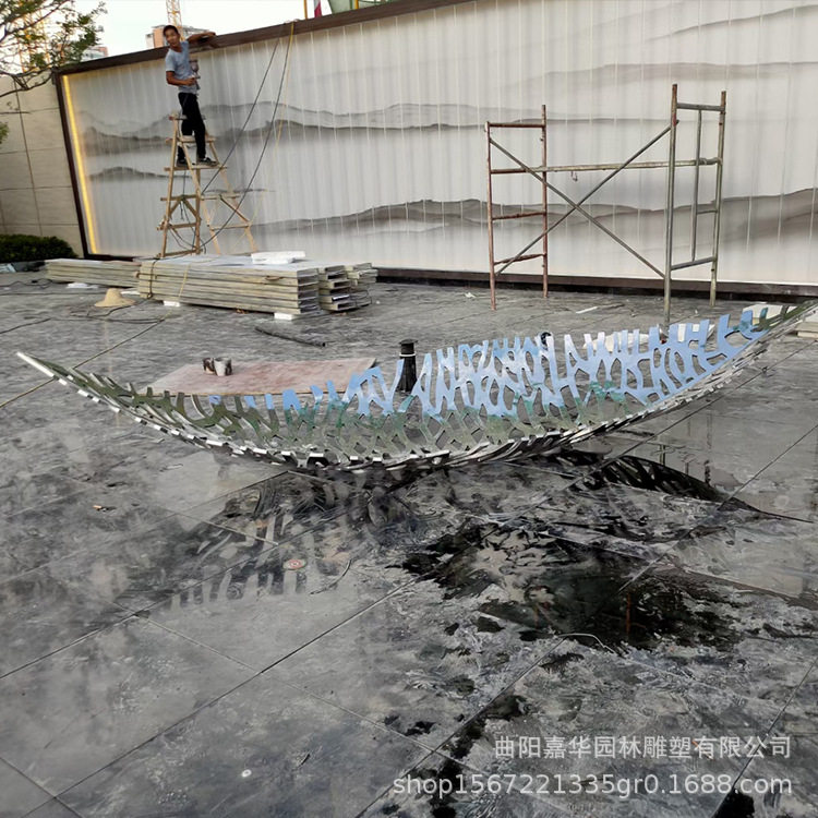 不锈钢镂空树叶抽象雕塑摆件