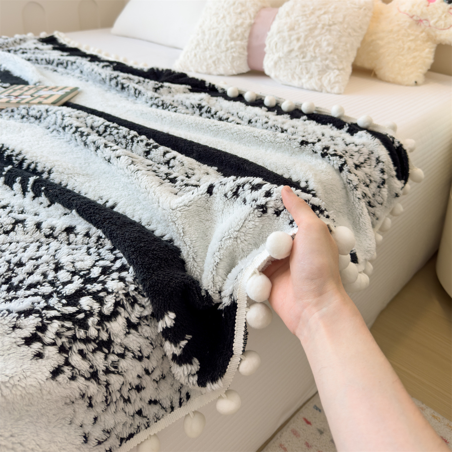 流苏毛球多功能毛毯加厚午睡沙发盖毯办公室披肩空调小毯子