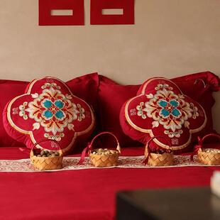 结婚抱枕一对沙发客压床主卧垫婚房布置男方色靠结644婚用厅品红