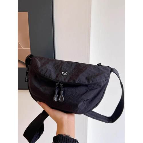 日系超轻防水斜挎包牛津布男女百搭单肩尼龙轻便实用马鞍胸包